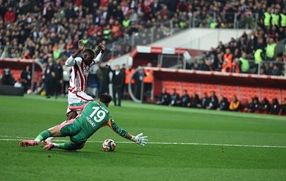 Galatasaray Samsun'da 10 kişi kaldı! İşte o pozisyon