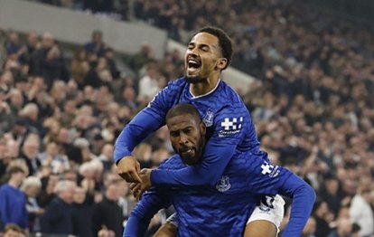 İngiltere Premier Lig'de Everton, Chelsea'yi 3 golle geçti!