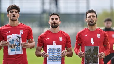 İran Milli Takımı sahaya öldürülen çocukların fotoğraflarıyla çıktı