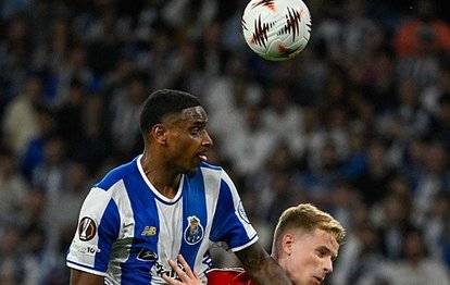 "UEFA Avrupa Ligi'nde Gergin Anlar: Porto, Nottingham Forest ile 1-1 Berabere Kalıyor"